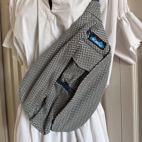 Kavu Rope Bag Chevron Shore 14" x 9.5" Chevron Sling Shoulder Bag - Picture 2 of 12